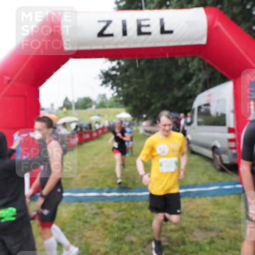 21.06.2025 - 27. Vierlanden-Triathlon MichiJ http://msf.ph/oto/8044170 15.06.2026 13:45:12 Ziel 811, 881, 930, 956, 1114 meine-sportfotos.de