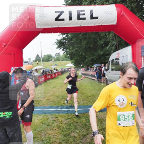 21.06.2025 - 27. Vierlanden-Triathlon MichiJ http://msf.ph/oto/8044177 15.06.2026 13:45:12 Ziel 811, 881, 930, 956, 1114 meine-sportfotos.de