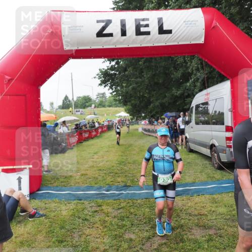21.06.2025 - 27. Vierlanden-Triathlon MichiJ http://msf.ph/oto/8044189 15.06.2026 13:45:15 Ziel 811, 849, 881, 930, 956, 1114 meine-sportfotos.de