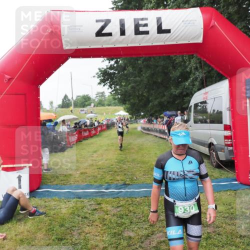 21.06.2025 - 27. Vierlanden-Triathlon MichiJ http://msf.ph/oto/8044203 15.06.2026 13:45:16 Ziel 849, 881, 930, 956 meine-sportfotos.de