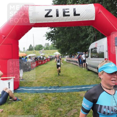 21.06.2025 - 27. Vierlanden-Triathlon MichiJ http://msf.ph/oto/8044213 15.06.2026 13:45:17 Ziel 849, 881, 930, 956 meine-sportfotos.de