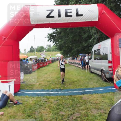 21.06.2025 - 27. Vierlanden-Triathlon MichiJ http://msf.ph/oto/8044221 15.06.2026 13:45:17 Ziel 849, 881, 930, 956 meine-sportfotos.de