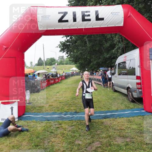 21.06.2025 - 27. Vierlanden-Triathlon MichiJ http://msf.ph/oto/8044231 15.06.2026 13:45:18 Ziel 849, 881, 930, 956 meine-sportfotos.de