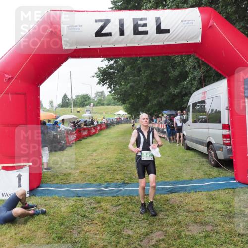 21.06.2025 - 27. Vierlanden-Triathlon MichiJ http://msf.ph/oto/8044233 15.06.2026 13:45:19 Ziel 849, 881, 930 meine-sportfotos.de