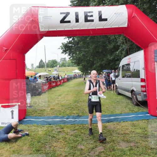 21.06.2025 - 27. Vierlanden-Triathlon MichiJ http://msf.ph/oto/8044236 15.06.2026 13:45:19 Ziel 849, 881, 930 meine-sportfotos.de