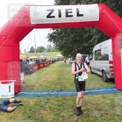 21.06.2025 - 27. Vierlanden-Triathlon MichiJ http://msf.ph/oto/8044241 15.06.2026 13:45:19 Ziel 849, 881, 930 meine-sportfotos.de