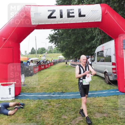 21.06.2025 - 27. Vierlanden-Triathlon MichiJ http://msf.ph/oto/8044244 15.06.2026 13:45:19 Ziel 849, 881, 930 meine-sportfotos.de