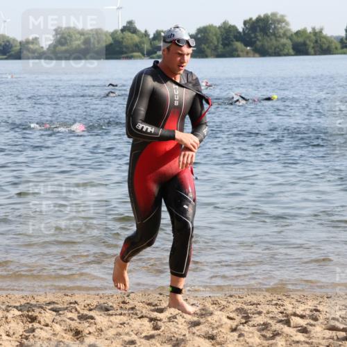 15.06.2025 - 27. Vierlanden-Triathlon Lena Gebhardt http://msf.ph/oto/8044331 15.06.2025 08:35:11 Schwimmen 12, 54, 64 meine-sportfotos.de