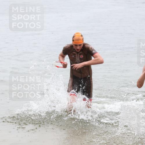 21.06.2025 - 27. Vierlanden-Triathlon Lena Gebhardt http://msf.ph/oto/8044351 15.06.2025 14:39:35 Schwimmen 1333, 1339 meine-sportfotos.de