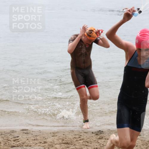 21.06.2025 - 27. Vierlanden-Triathlon Lena Gebhardt http://msf.ph/oto/8044377 15.06.2025 14:39:37 Schwimmen 1333, 1339 meine-sportfotos.de