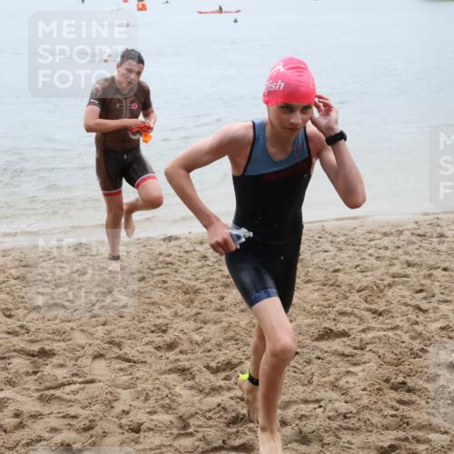 21.06.2025 - 27. Vierlanden-Triathlon Lena Gebhardt http://msf.ph/oto/8044385 15.06.2025 14:39:37 Schwimmen 1333, 1339 meine-sportfotos.de