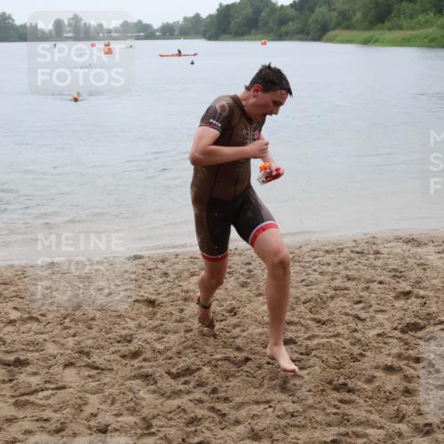 21.06.2025 - 27. Vierlanden-Triathlon Lena Gebhardt http://msf.ph/oto/8044389 15.06.2025 14:39:38 Schwimmen 1333, 1339 meine-sportfotos.de