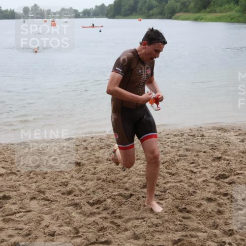 21.06.2025 - 27. Vierlanden-Triathlon Lena Gebhardt http://msf.ph/oto/8044392 15.06.2025 14:39:38 Schwimmen 1333, 1339 meine-sportfotos.de