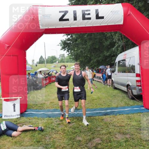 21.06.2025 - 27. Vierlanden-Triathlon MichiJ http://msf.ph/oto/8044395 15.06.2026 13:46:10 Ziel 237, 242 meine-sportfotos.de