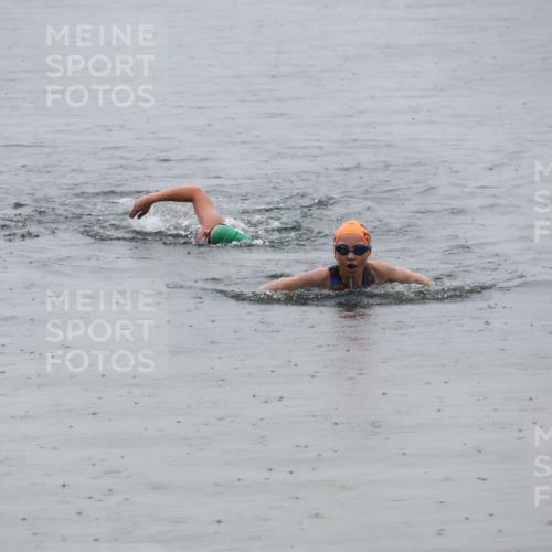 21.06.2025 - 27. Vierlanden-Triathlon Lena Gebhardt http://msf.ph/oto/8044400 15.06.2025 14:39:52 Schwimmen  meine-sportfotos.de