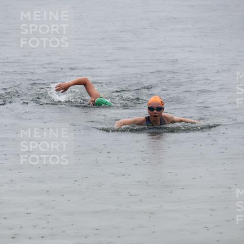 21.06.2025 - 27. Vierlanden-Triathlon Lena Gebhardt http://msf.ph/oto/8044403 15.06.2025 14:39:52 Schwimmen  meine-sportfotos.de