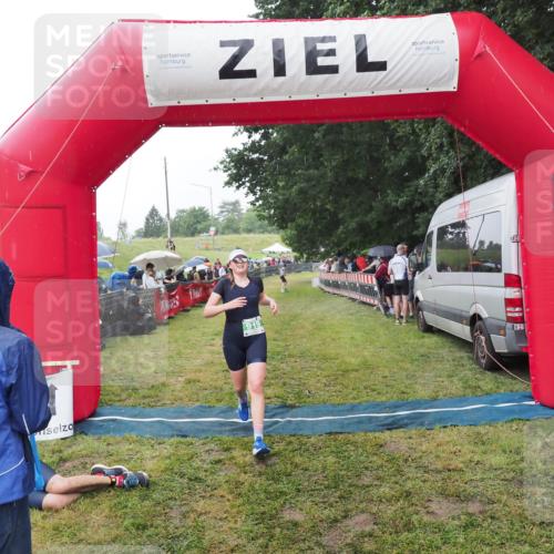 21.06.2025 - 27. Vierlanden-Triathlon MichiJ http://msf.ph/oto/8044436 15.06.2026 13:46:49 Ziel 919 meine-sportfotos.de