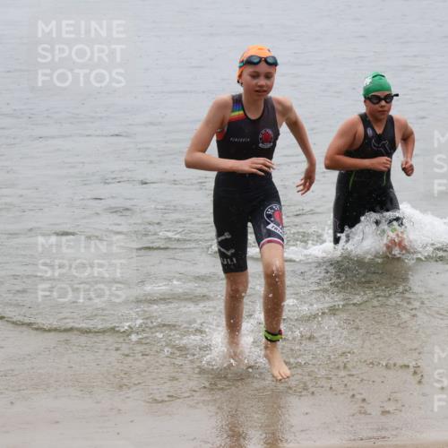 21.06.2025 - 27. Vierlanden-Triathlon Lena Gebhardt http://msf.ph/oto/8044443 15.06.2025 14:40:07 Schwimmen 1348, 1350 meine-sportfotos.de