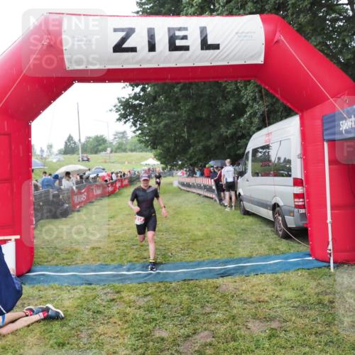 21.06.2025 - 27. Vierlanden-Triathlon MichiJ http://msf.ph/oto/8044461 15.06.2026 13:47:10 Ziel 214 meine-sportfotos.de