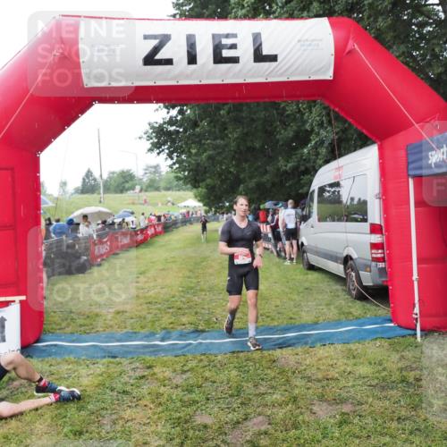 21.06.2025 - 27. Vierlanden-Triathlon MichiJ http://msf.ph/oto/8044481 15.06.2026 13:47:18 Ziel 84 meine-sportfotos.de