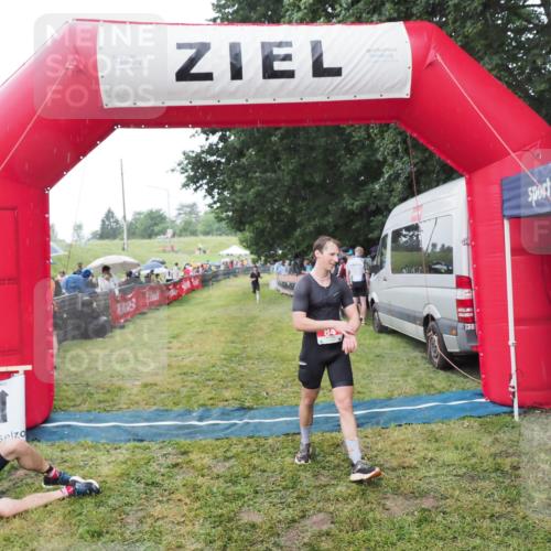 21.06.2025 - 27. Vierlanden-Triathlon MichiJ http://msf.ph/oto/8044495 15.06.2026 13:47:19 Ziel 84, 1147 meine-sportfotos.de