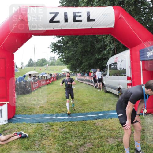 21.06.2025 - 27. Vierlanden-Triathlon MichiJ http://msf.ph/oto/8044506 15.06.2026 13:47:23 Ziel 84, 1147 meine-sportfotos.de