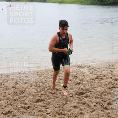 21.06.2025 - 27. Vierlanden-Triathlon Lena Gebhardt http://msf.ph/oto/8044521 15.06.2025 14:40:11 Schwimmen 1348, 1350 meine-sportfotos.de