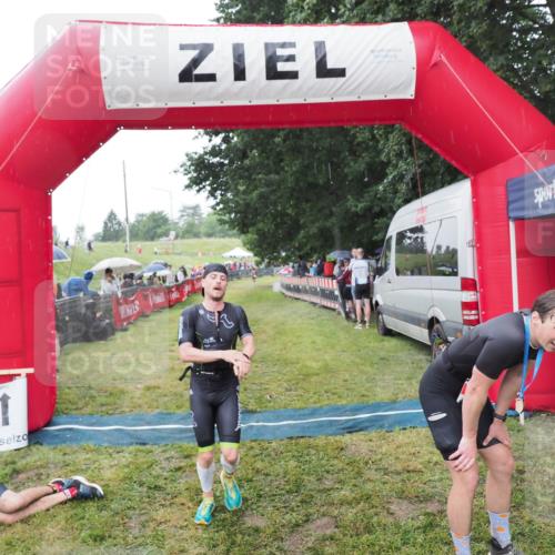 21.06.2025 - 27. Vierlanden-Triathlon MichiJ http://msf.ph/oto/8044522 15.06.2026 13:47:24 Ziel 84, 1147 meine-sportfotos.de
