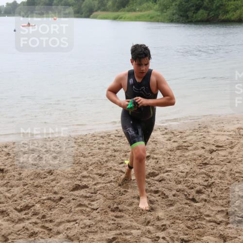 21.06.2025 - 27. Vierlanden-Triathlon Lena Gebhardt http://msf.ph/oto/8044529 15.06.2025 14:40:11 Schwimmen 1348, 1350 meine-sportfotos.de