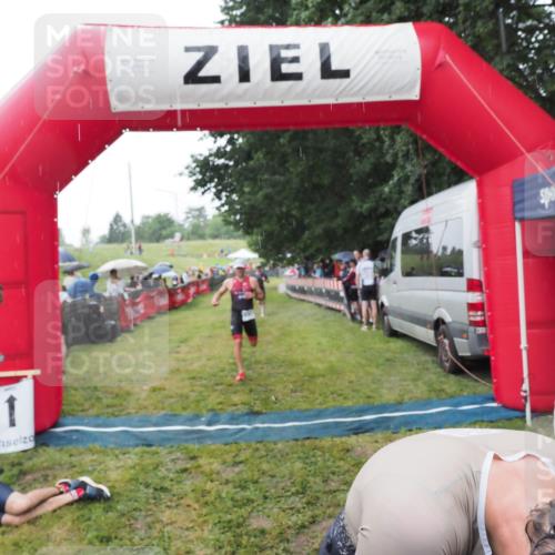 21.06.2025 - 27. Vierlanden-Triathlon MichiJ http://msf.ph/oto/8044559 15.06.2026 13:47:35 Ziel 1118, 1124, 1145 meine-sportfotos.de