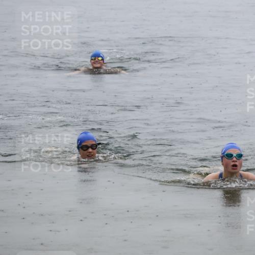 21.06.2025 - 27. Vierlanden-Triathlon Lena Gebhardt http://msf.ph/oto/8044560 15.06.2025 14:40:52 Schwimmen 1321 meine-sportfotos.de