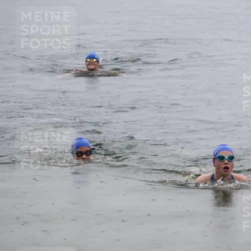 21.06.2025 - 27. Vierlanden-Triathlon Lena Gebhardt http://msf.ph/oto/8044563 15.06.2025 14:40:52 Schwimmen 1321 meine-sportfotos.de