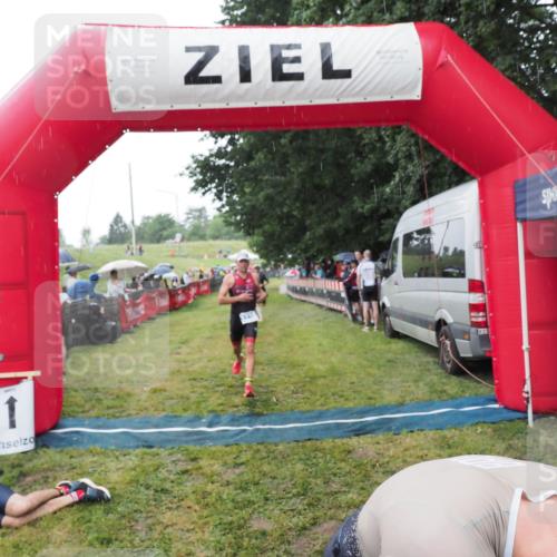 21.06.2025 - 27. Vierlanden-Triathlon MichiJ http://msf.ph/oto/8044564 15.06.2026 13:47:35 Ziel 1118, 1124, 1145 meine-sportfotos.de