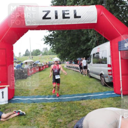 21.06.2025 - 27. Vierlanden-Triathlon MichiJ http://msf.ph/oto/8044568 15.06.2026 13:47:36 Ziel 1118, 1124, 1145 meine-sportfotos.de