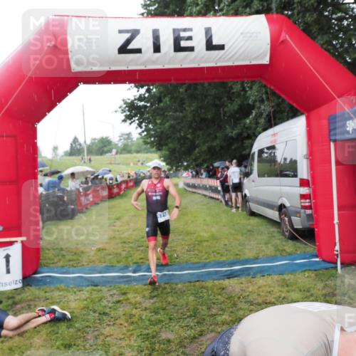 21.06.2025 - 27. Vierlanden-Triathlon MichiJ http://msf.ph/oto/8044570 15.06.2026 13:47:36 Ziel 1118, 1124, 1145 meine-sportfotos.de
