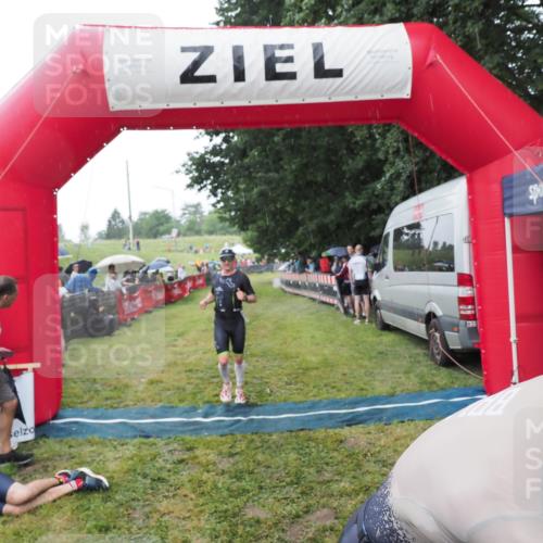 21.06.2025 - 27. Vierlanden-Triathlon MichiJ http://msf.ph/oto/8044587 15.06.2026 13:47:38 Ziel 1118, 1124, 1145 meine-sportfotos.de