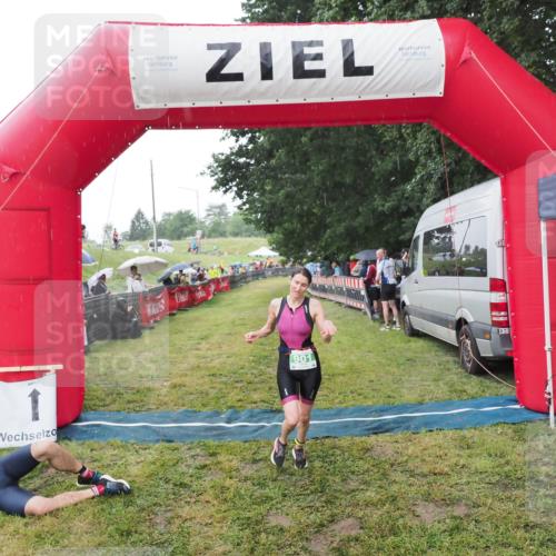 21.06.2025 - 27. Vierlanden-Triathlon MichiJ http://msf.ph/oto/8044684 15.06.2026 13:48:29 Ziel 901 meine-sportfotos.de