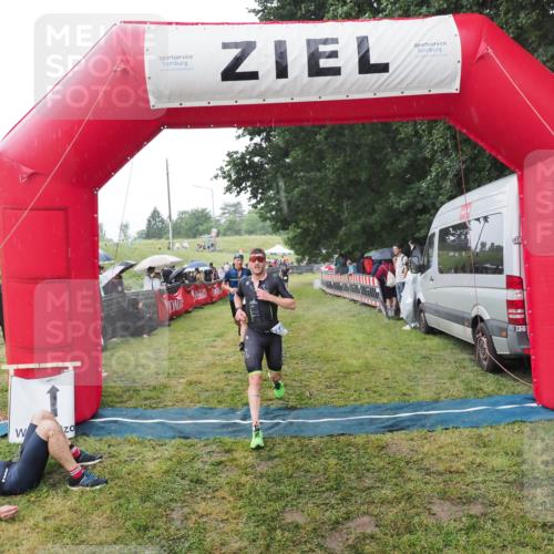 21.06.2025 - 27. Vierlanden-Triathlon MichiJ http://msf.ph/oto/8044728 15.06.2026 13:49:05 Ziel 792, 1148 meine-sportfotos.de