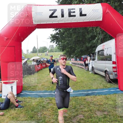 21.06.2025 - 27. Vierlanden-Triathlon MichiJ http://msf.ph/oto/8044737 15.06.2026 13:49:06 Ziel 792, 1148 meine-sportfotos.de