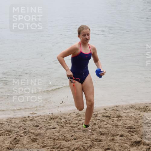 21.06.2025 - 27. Vierlanden-Triathlon Lena Gebhardt http://msf.ph/oto/8044738 15.06.2025 14:41:13 Schwimmen 1326, 1332 meine-sportfotos.de