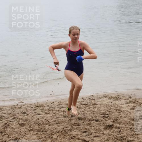21.06.2025 - 27. Vierlanden-Triathlon Lena Gebhardt http://msf.ph/oto/8044741 15.06.2025 14:41:13 Schwimmen 1326, 1332 meine-sportfotos.de