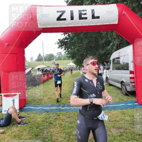 21.06.2025 - 27. Vierlanden-Triathlon MichiJ http://msf.ph/oto/8044743 15.06.2026 13:49:07 Ziel 792, 1148 meine-sportfotos.de