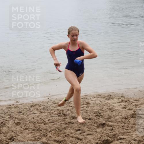 21.06.2025 - 27. Vierlanden-Triathlon Lena Gebhardt http://msf.ph/oto/8044745 15.06.2025 14:41:13 Schwimmen 1326, 1332 meine-sportfotos.de