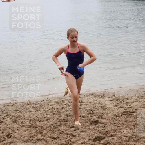 21.06.2025 - 27. Vierlanden-Triathlon Lena Gebhardt http://msf.ph/oto/8044749 15.06.2025 14:41:13 Schwimmen 1326, 1332 meine-sportfotos.de