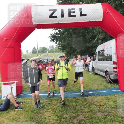 21.06.2025 - 27. Vierlanden-Triathlon MichiJ http://msf.ph/oto/8044790 15.06.2026 13:49:20 Ziel 231, 825, 924, 1162 meine-sportfotos.de