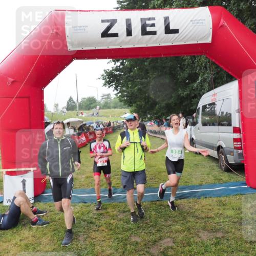 21.06.2025 - 27. Vierlanden-Triathlon MichiJ http://msf.ph/oto/8044793 15.06.2026 13:49:21 Ziel 231, 825, 924, 1162 meine-sportfotos.de