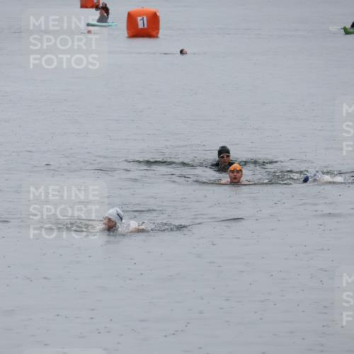 21.06.2025 - 27. Vierlanden-Triathlon Lena Gebhardt http://msf.ph/oto/8044800 15.06.2025 14:42:14 Schwimmen  meine-sportfotos.de