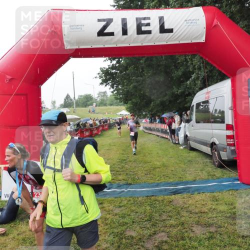 21.06.2025 - 27. Vierlanden-Triathlon MichiJ http://msf.ph/oto/8044801 15.06.2026 13:49:27 Ziel 142, 231, 924, 1158, 1162 meine-sportfotos.de
