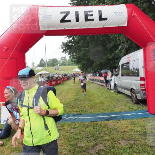 21.06.2025 - 27. Vierlanden-Triathlon MichiJ http://msf.ph/oto/8044802 15.06.2026 13:49:27 Ziel 142, 231, 924, 1158, 1162 meine-sportfotos.de