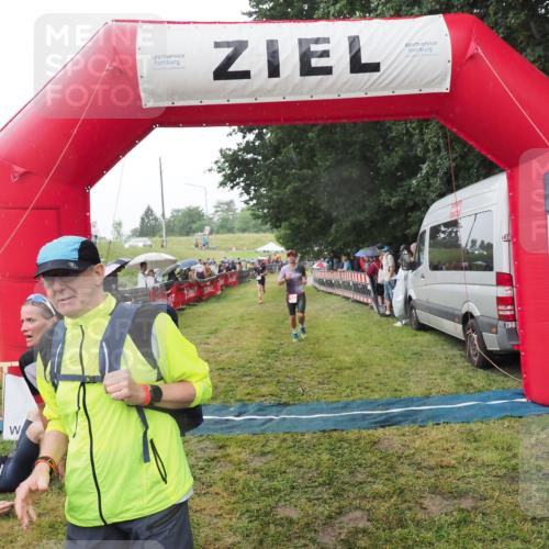 21.06.2025 - 27. Vierlanden-Triathlon MichiJ http://msf.ph/oto/8044803 15.06.2026 13:49:27 Ziel 142, 231, 924, 1158, 1162 meine-sportfotos.de